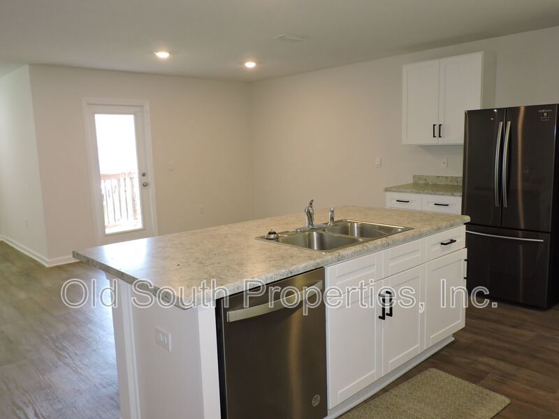 Easy access to shopping, interstate & Navy Federal complex! property image