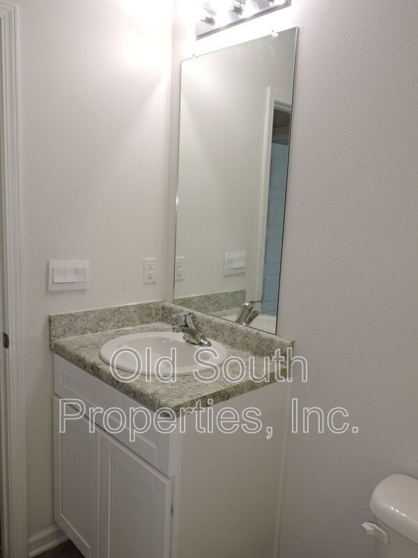 Easy access to shopping, interstate & Navy Federal complex! property image