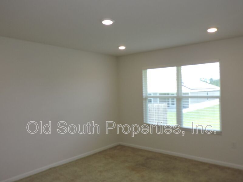 Easy access to shopping, interstate & Navy Federal complex! property image