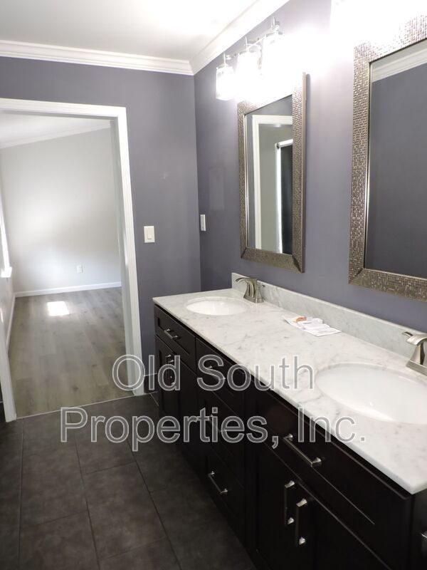 Northeast convenience! property image