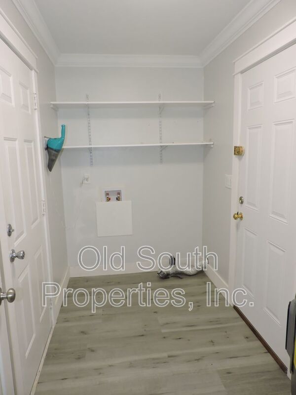 Northeast convenience! property image