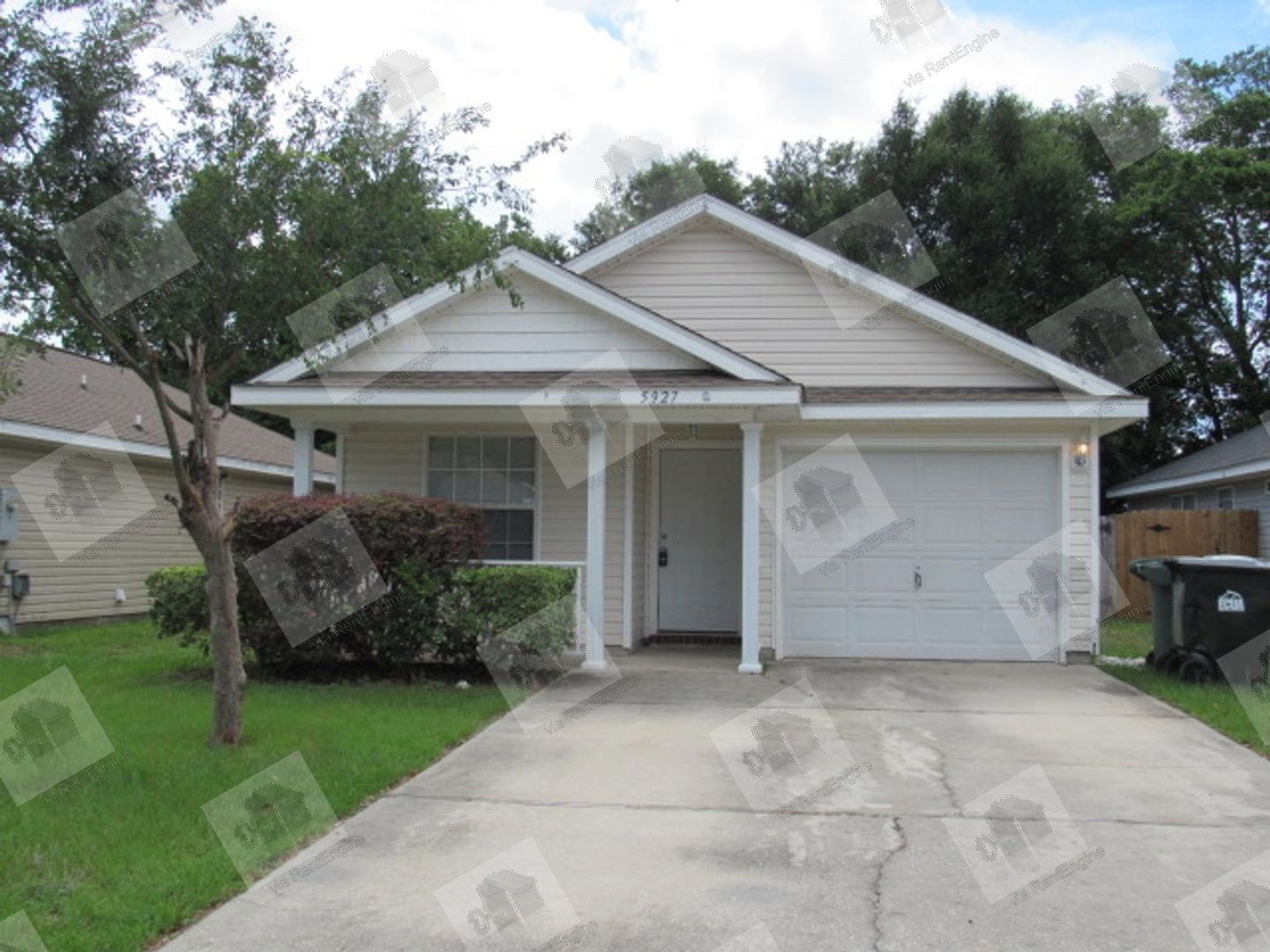 Convenient to shopping & interstate! property image