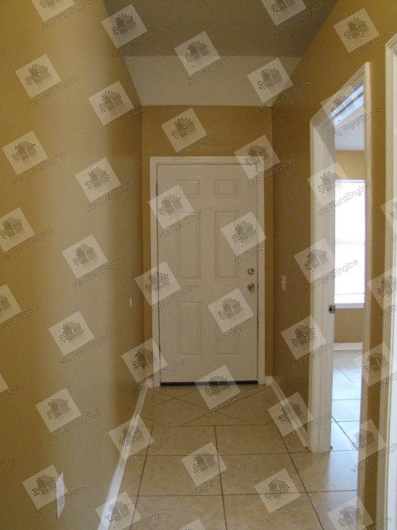 Convenient to shopping & interstate! property image