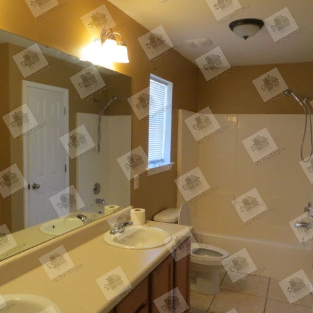 Convenient to shopping & interstate! property image