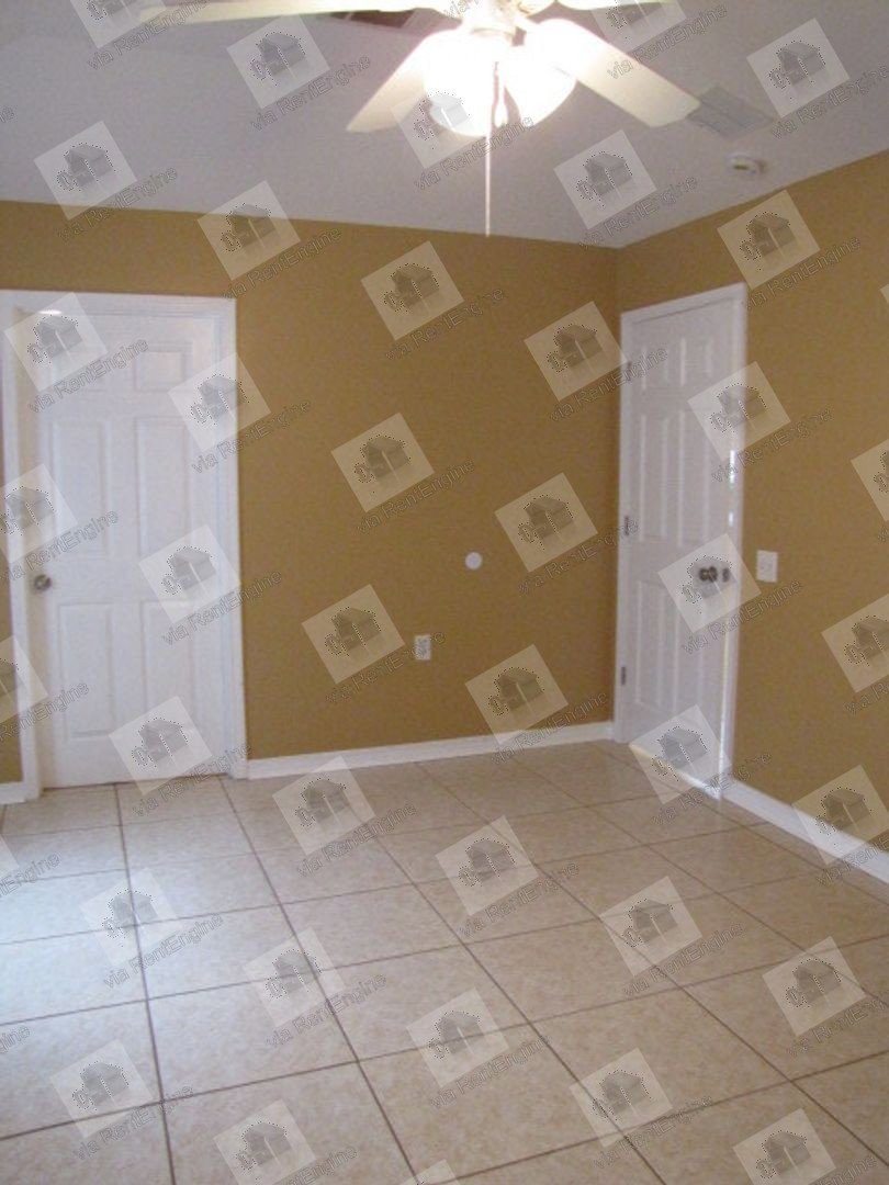 Convenient to shopping & interstate! property image