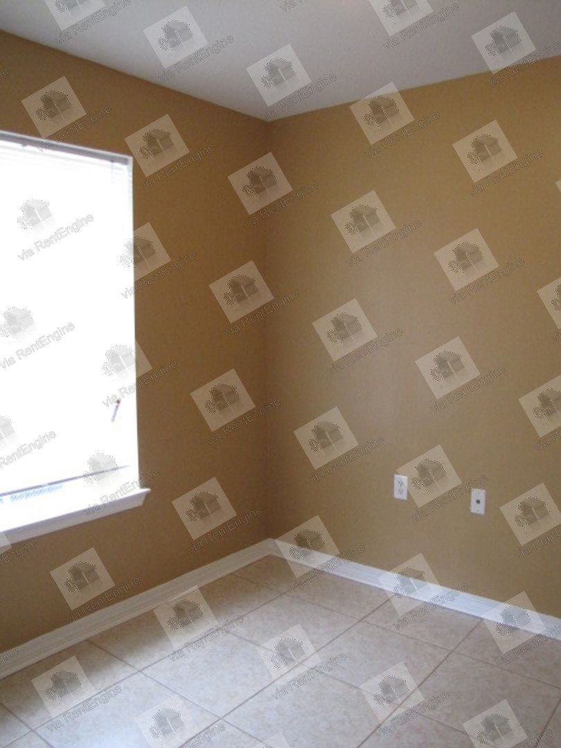 Convenient to shopping & interstate! property image