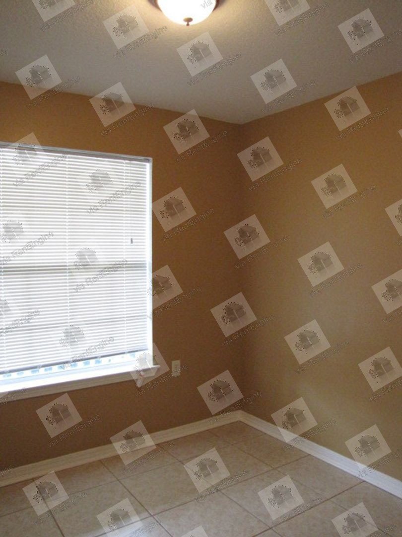 Convenient to shopping & interstate! property image
