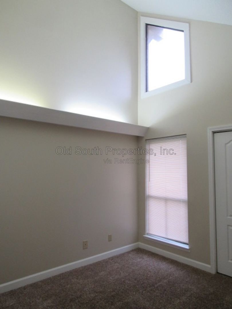 Easy access to interstate, bases & shopping! property image