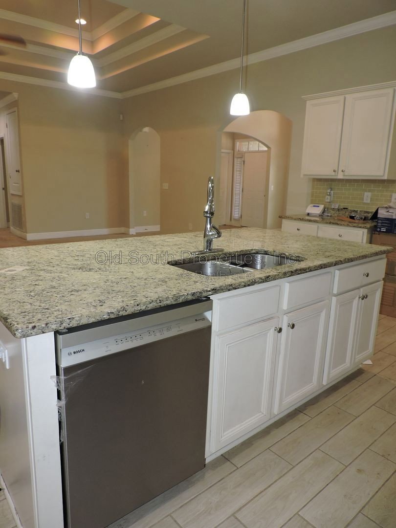 Gated community in Pace! property image