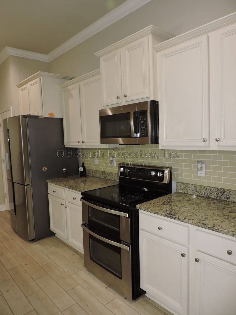Gated community in Pace! property image
