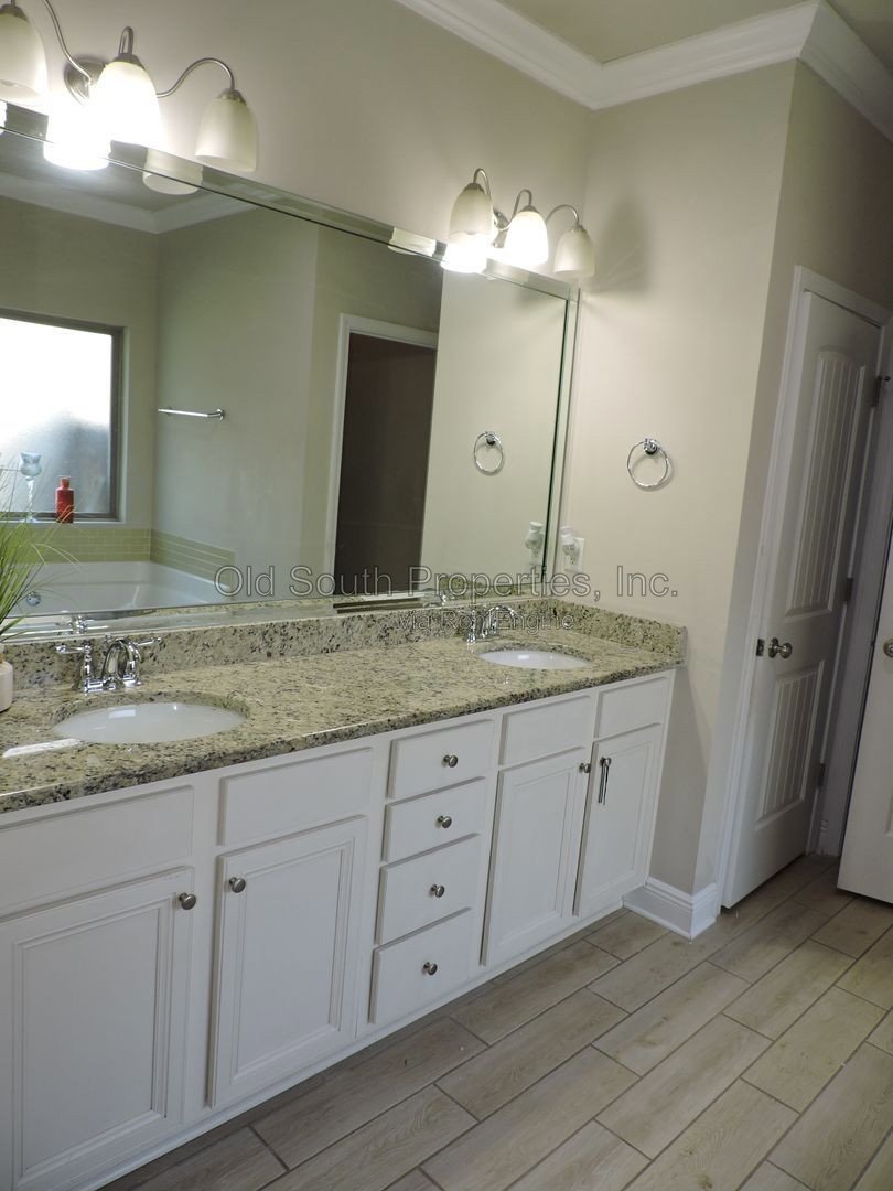 Gated community in Pace! property image