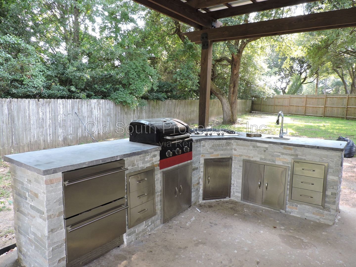 Gated community in Pace! property image
