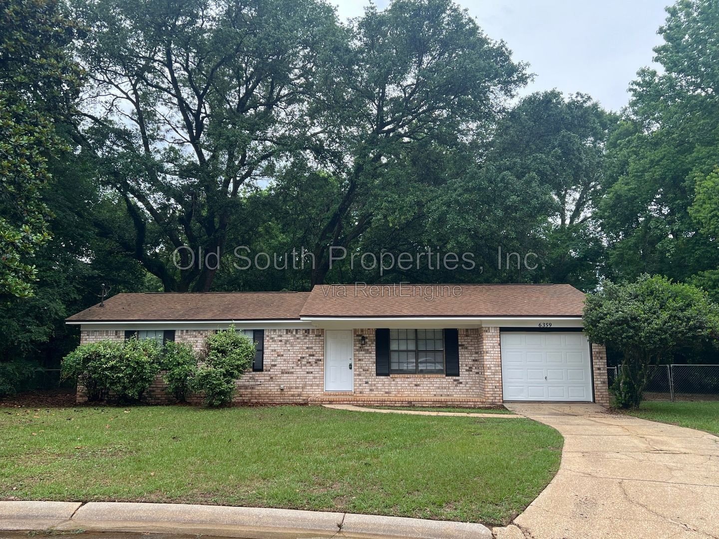 Convenient to bases & shopping! property image