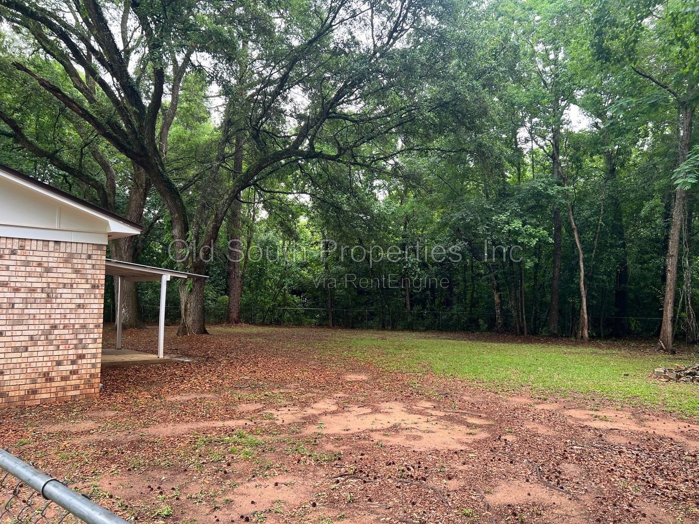 Convenient to bases & shopping! property image