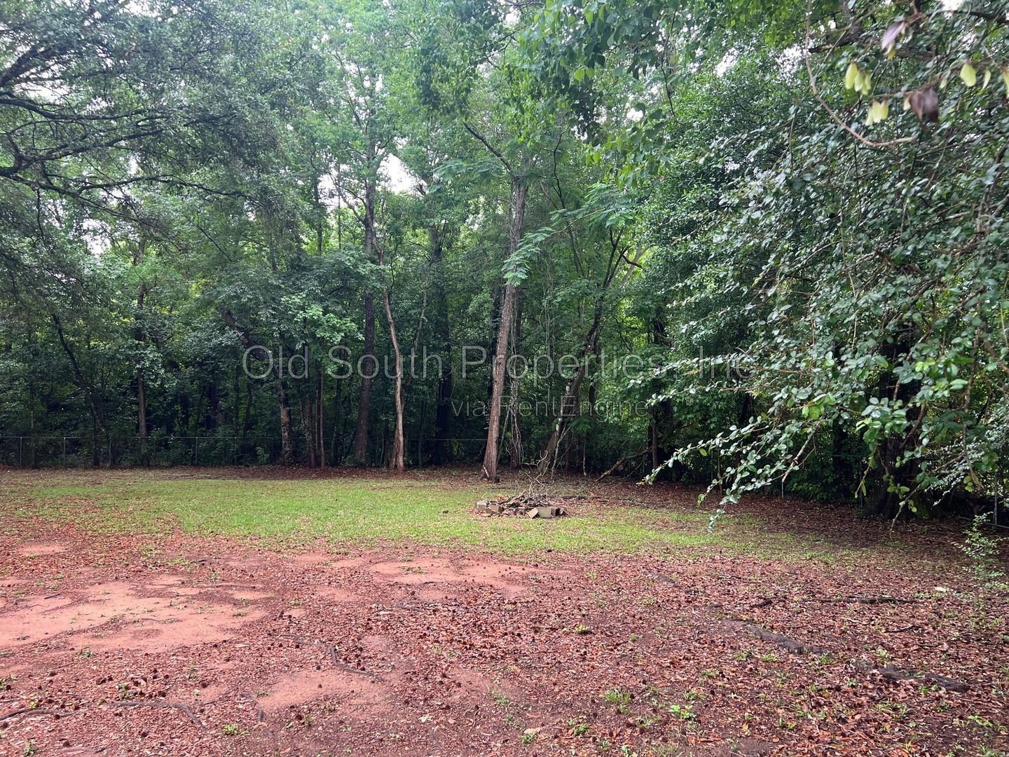 Convenient to bases & shopping! property image