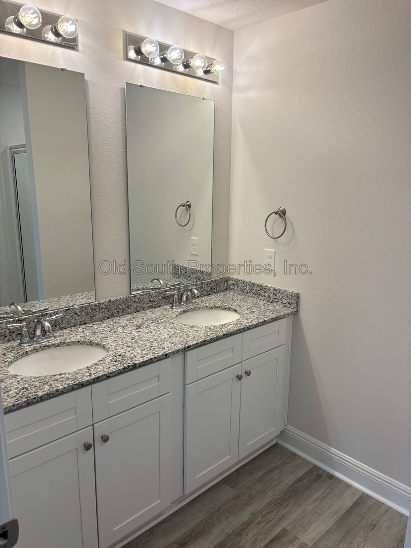 Charming 3-Bedroom, 2.5-Bath Townhome – Modern & Convenient Living! property image