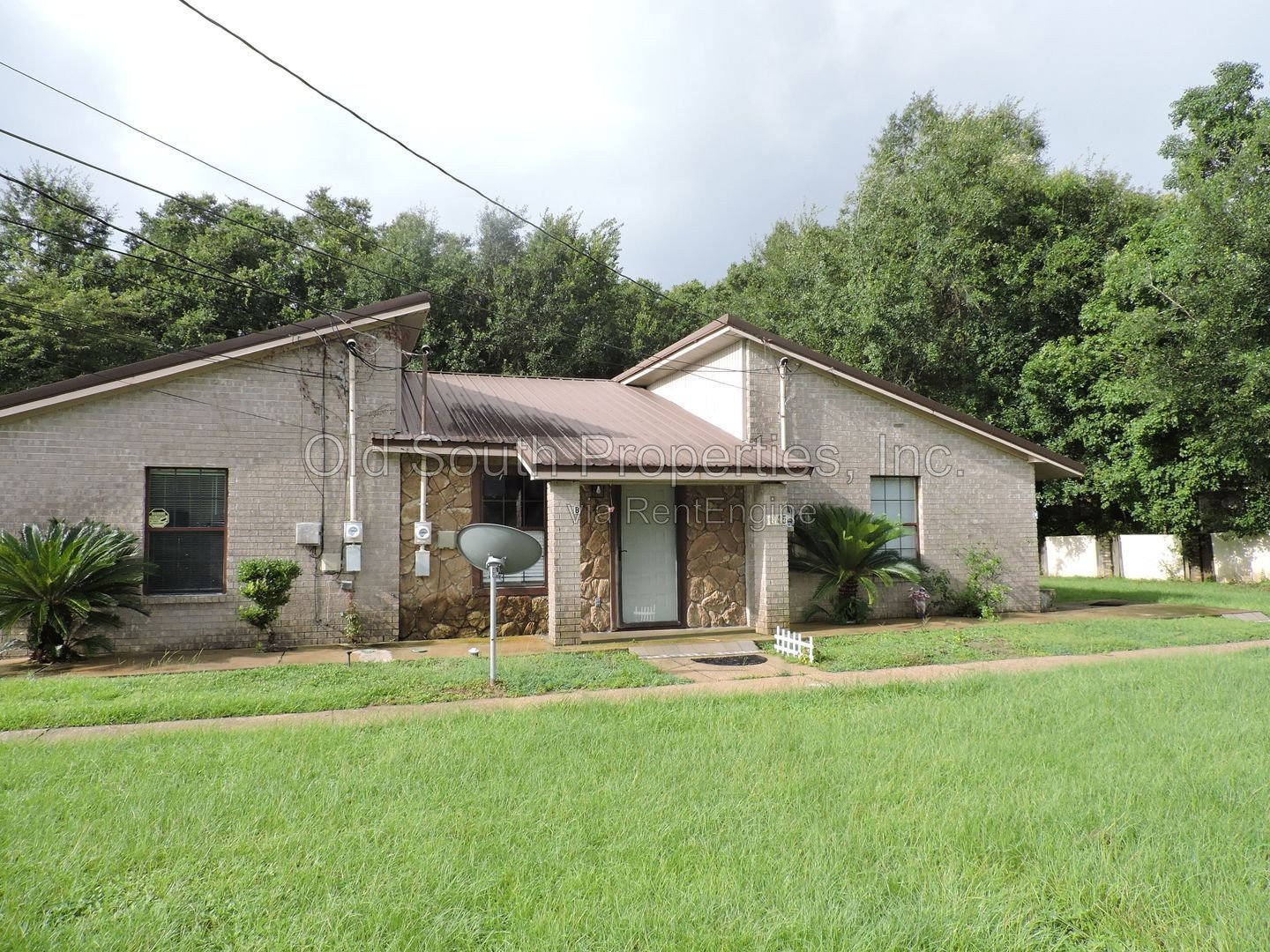 Convenient to interstate & shopping! property image