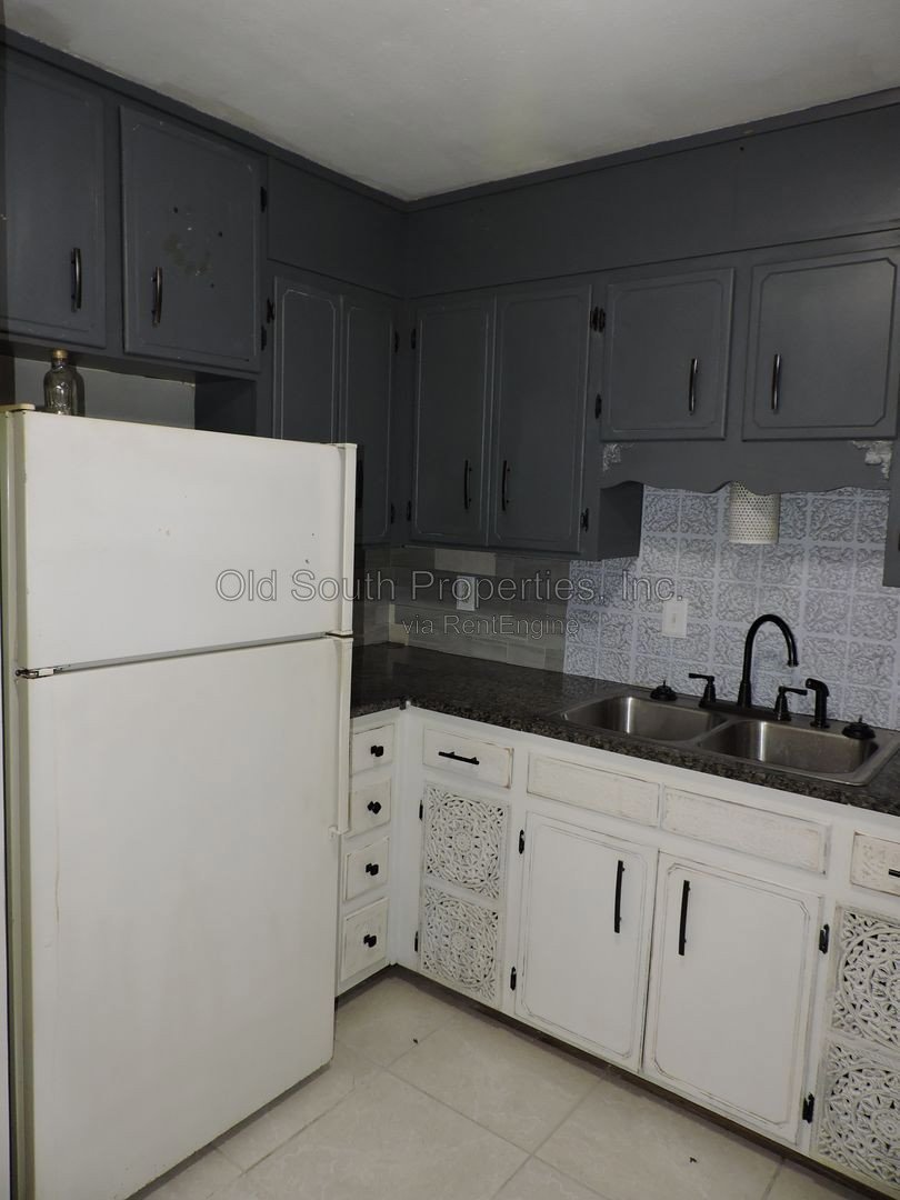 Convenient to interstate & shopping! property image