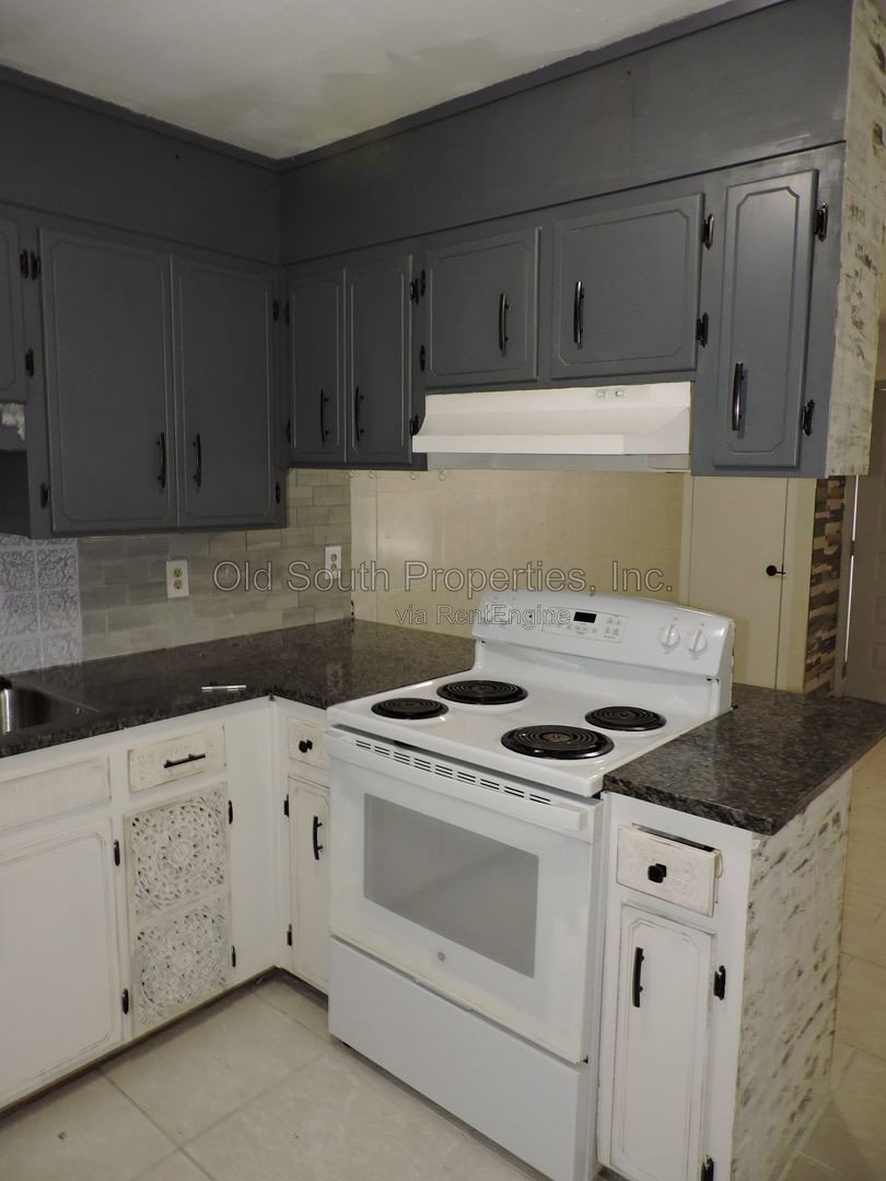 Convenient to interstate & shopping! property image