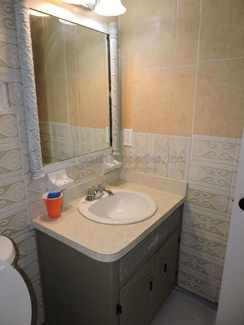 Convenient to interstate & shopping! property image