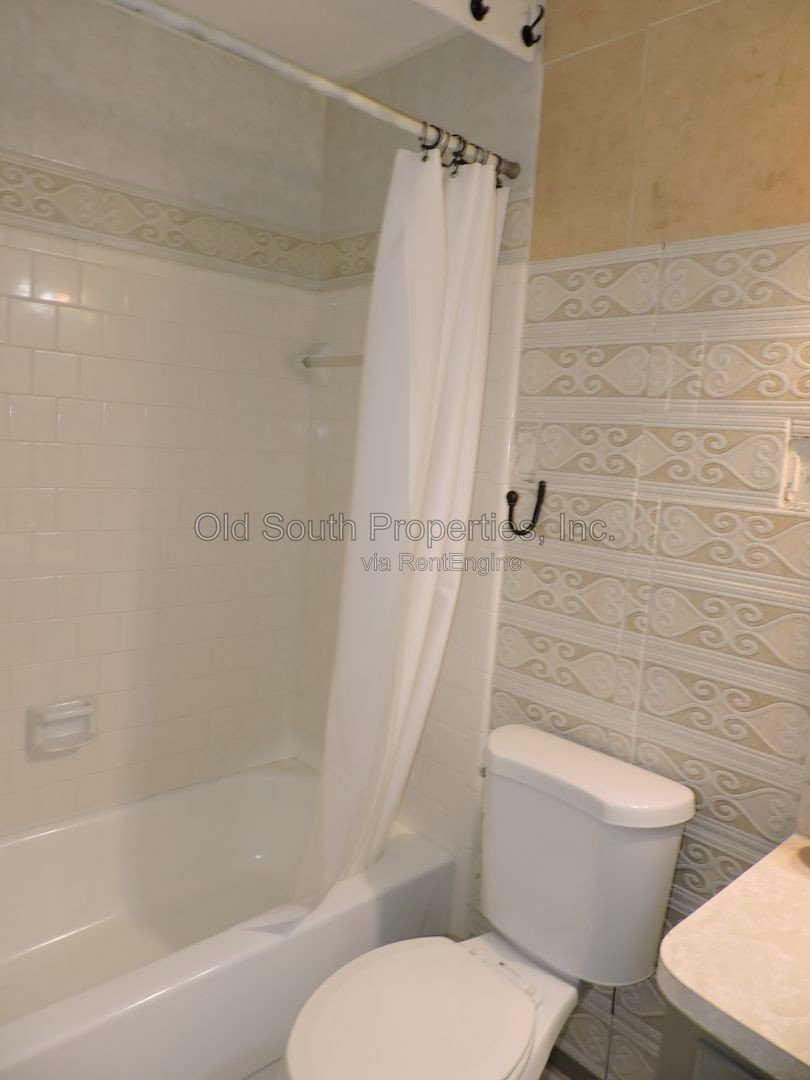 Convenient to interstate & shopping! property image