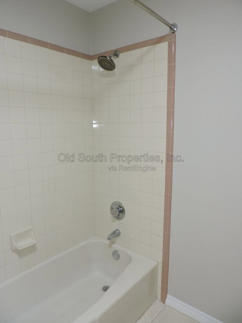 Nice home in Pace area! property image