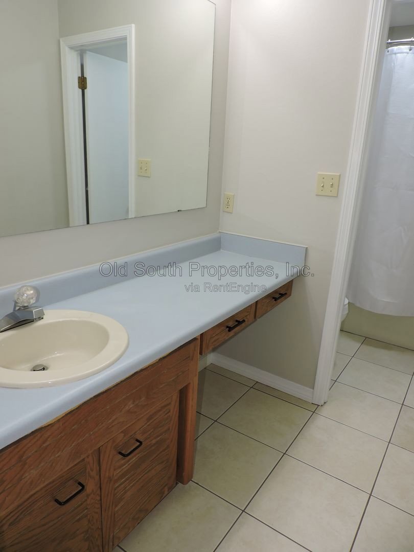 Nice home in Pace area! property image