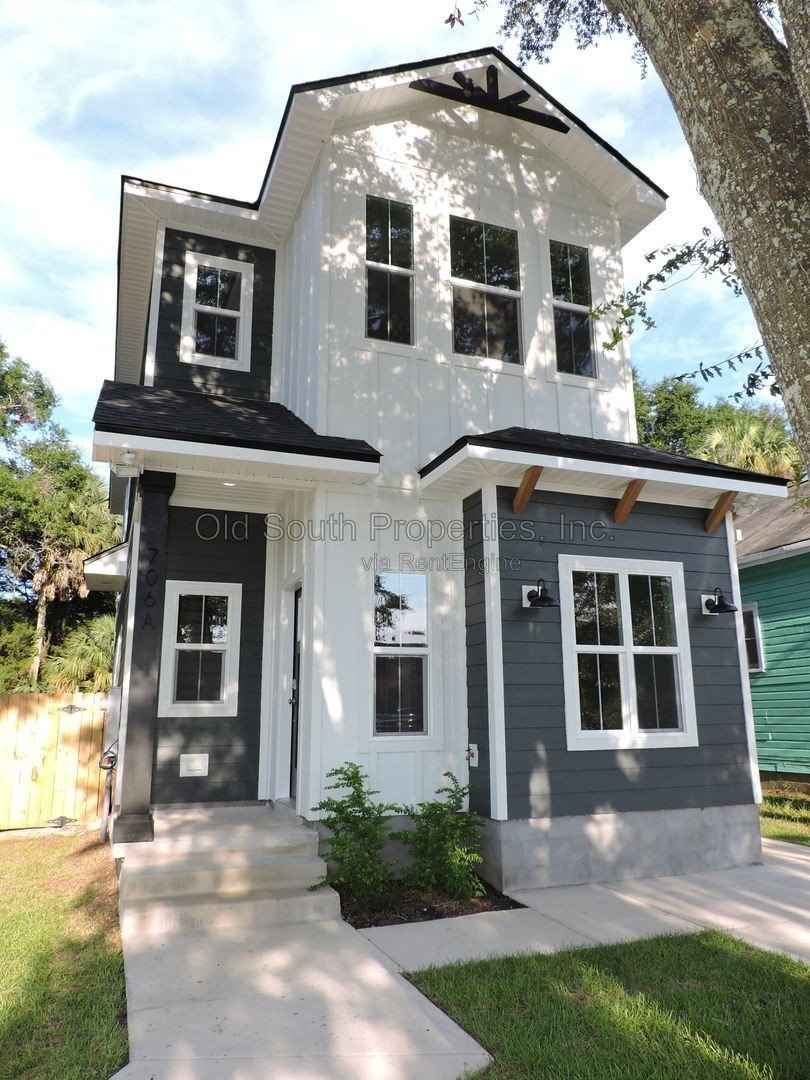 Easy access to shopping, interstate & downtown Pensacola. property image