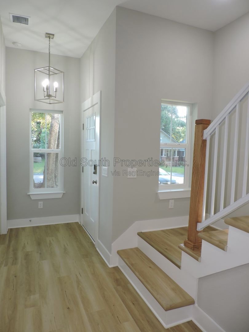 Easy access to shopping, interstate & downtown Pensacola. property image