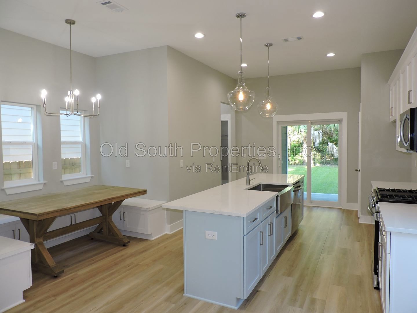 Easy access to shopping, interstate & downtown Pensacola. property image