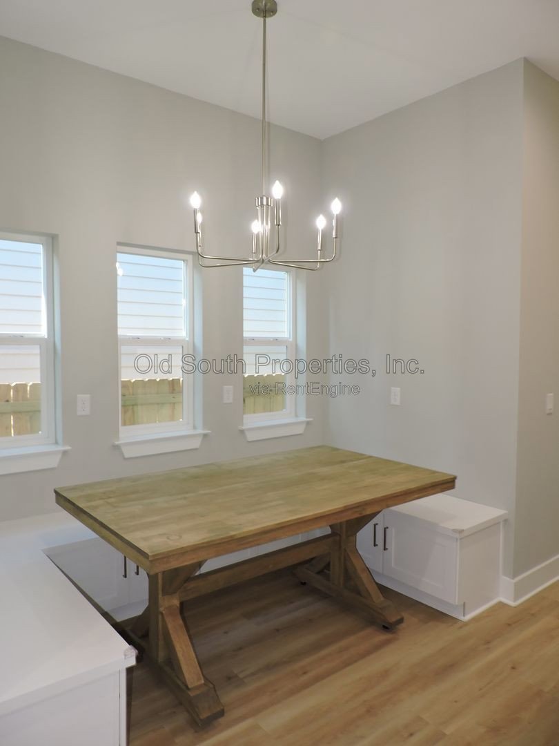 Easy access to shopping, interstate & downtown Pensacola. property image