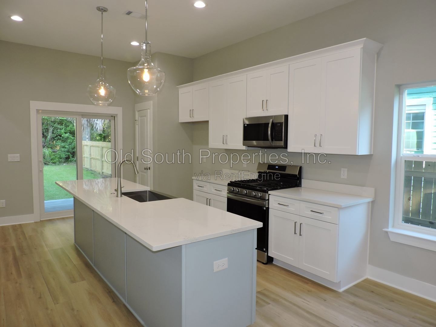 Easy access to shopping, interstate & downtown Pensacola. property image