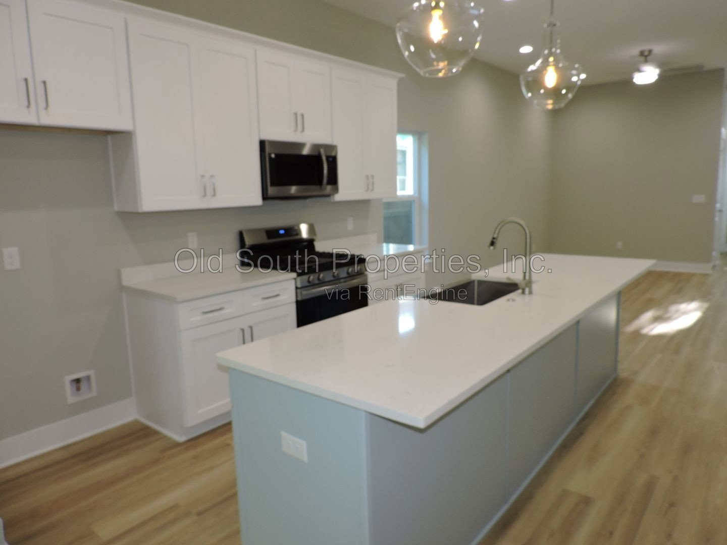 Easy access to shopping, interstate & downtown Pensacola. property image