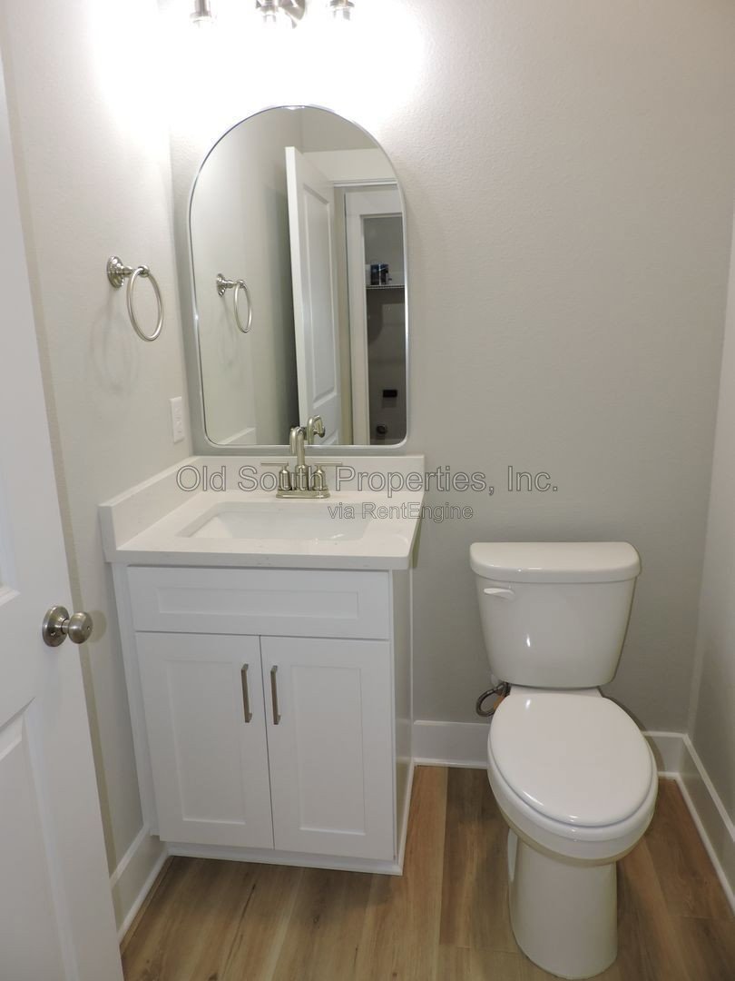 Easy access to shopping, interstate & downtown Pensacola. property image