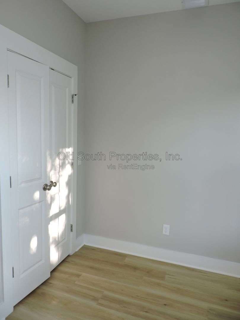 Easy access to shopping, interstate & downtown Pensacola. property image