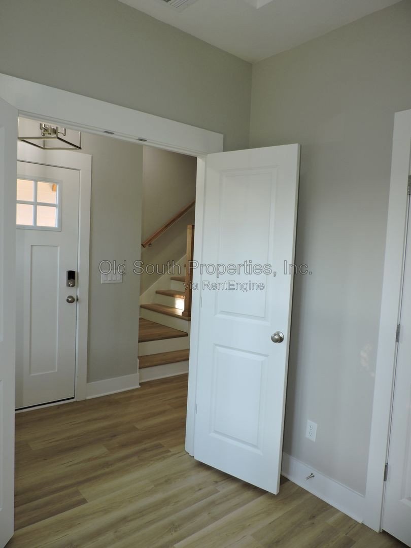 Easy access to shopping, interstate & downtown Pensacola. property image