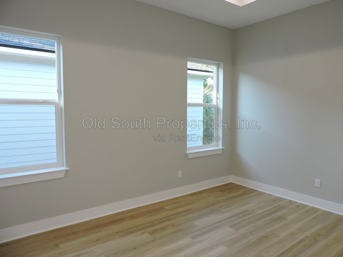 Easy access to shopping, interstate & downtown Pensacola. property image