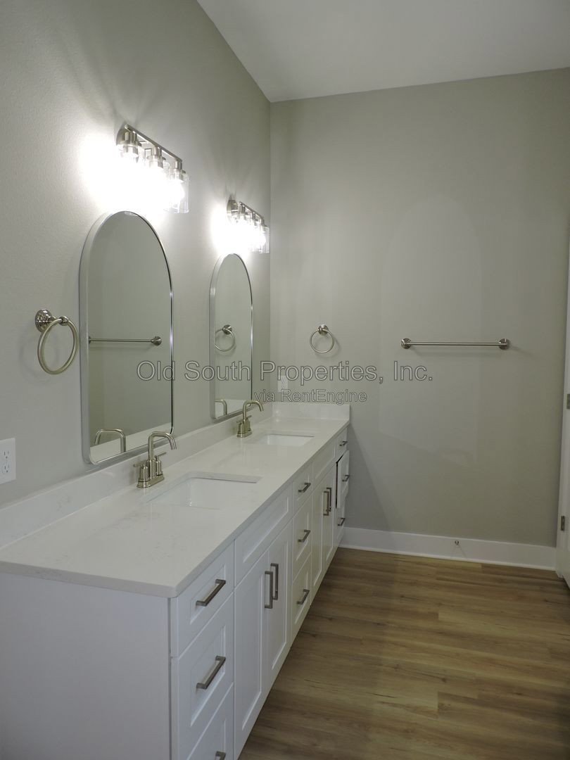 Easy access to shopping, interstate & downtown Pensacola. property image