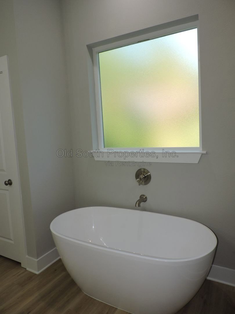 Easy access to shopping, interstate & downtown Pensacola. property image