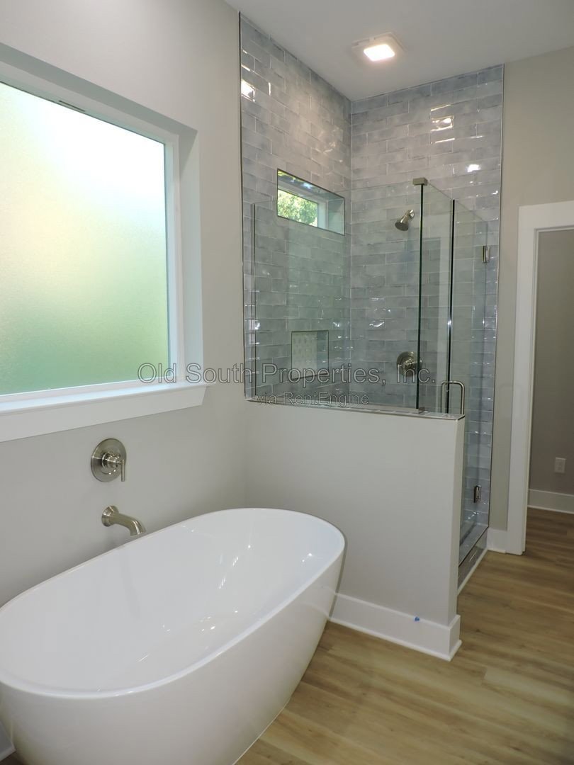 Easy access to shopping, interstate & downtown Pensacola. property image