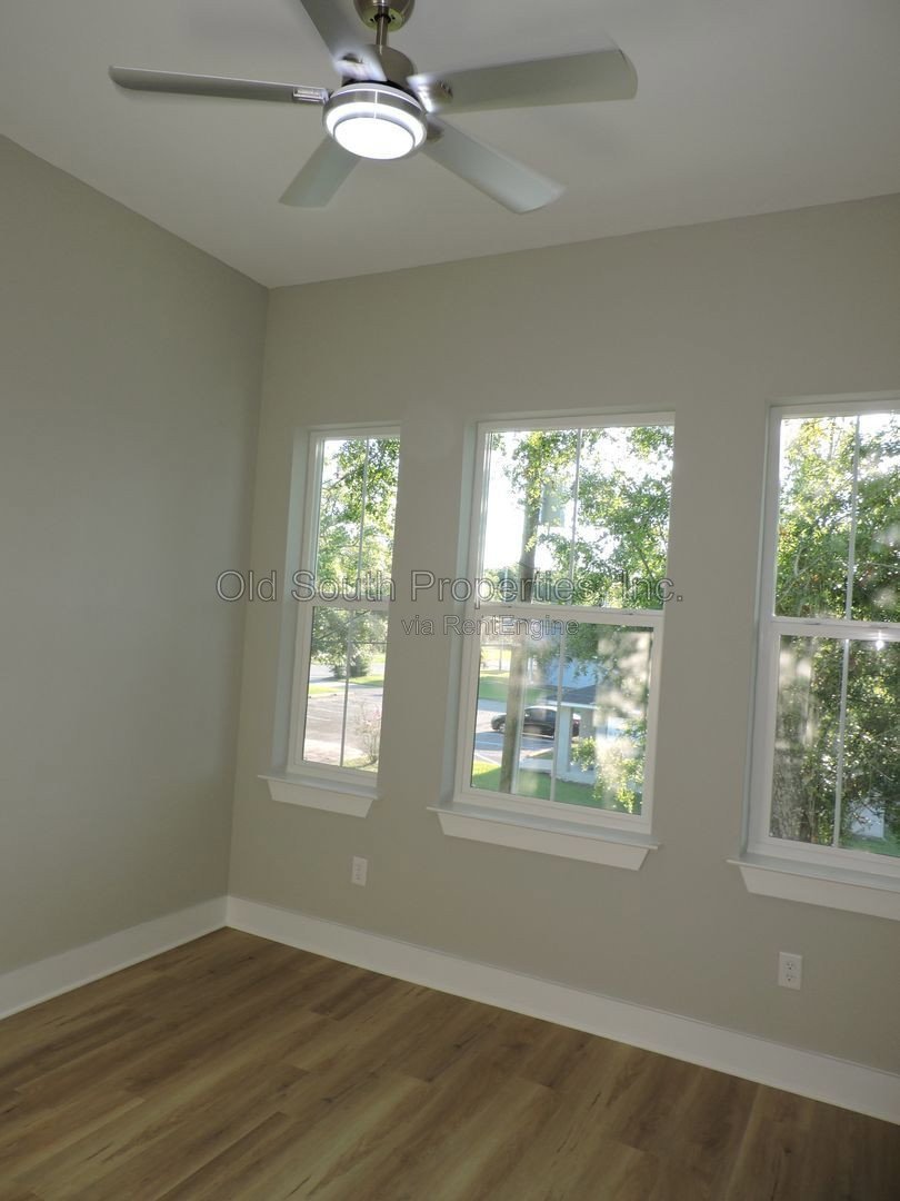 Easy access to shopping, interstate & downtown Pensacola. property image