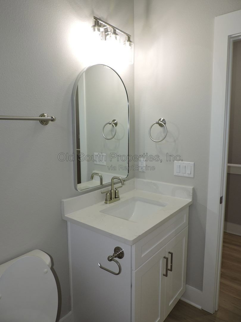 Easy access to shopping, interstate & downtown Pensacola. property image