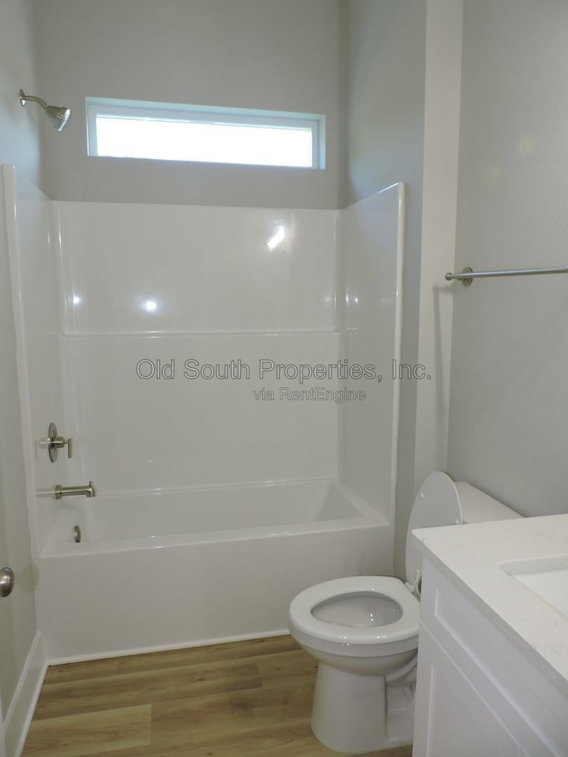 Easy access to shopping, interstate & downtown Pensacola. property image