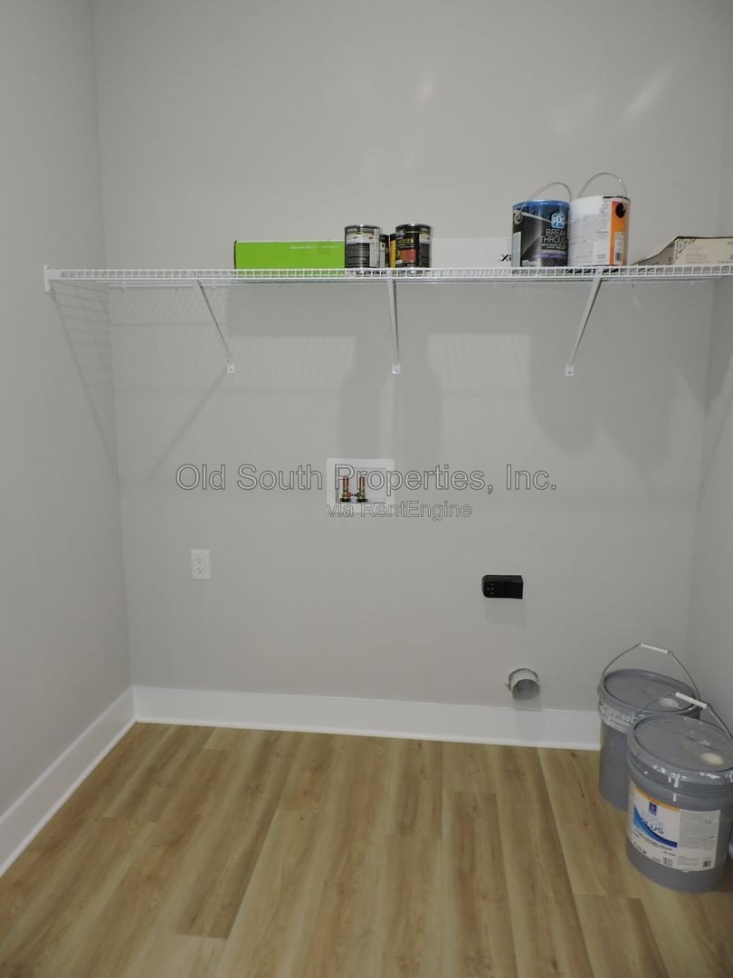 Easy access to shopping, interstate & downtown Pensacola. property image