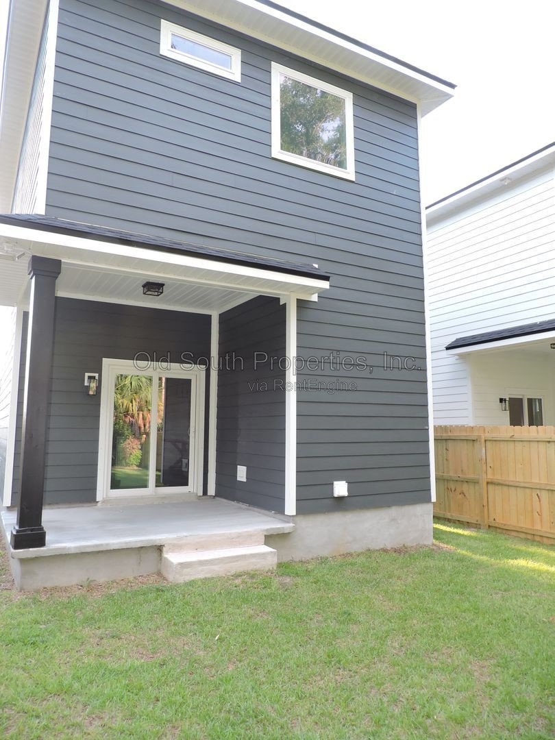 Easy access to shopping, interstate & downtown Pensacola. property image