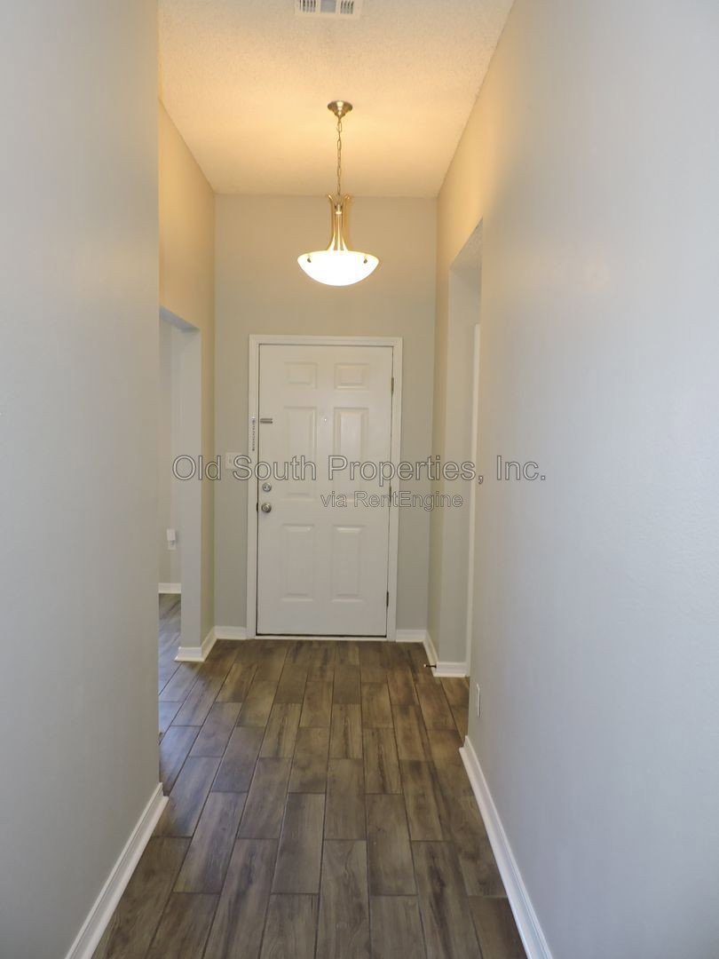 Easy access to bases & shopping! property image