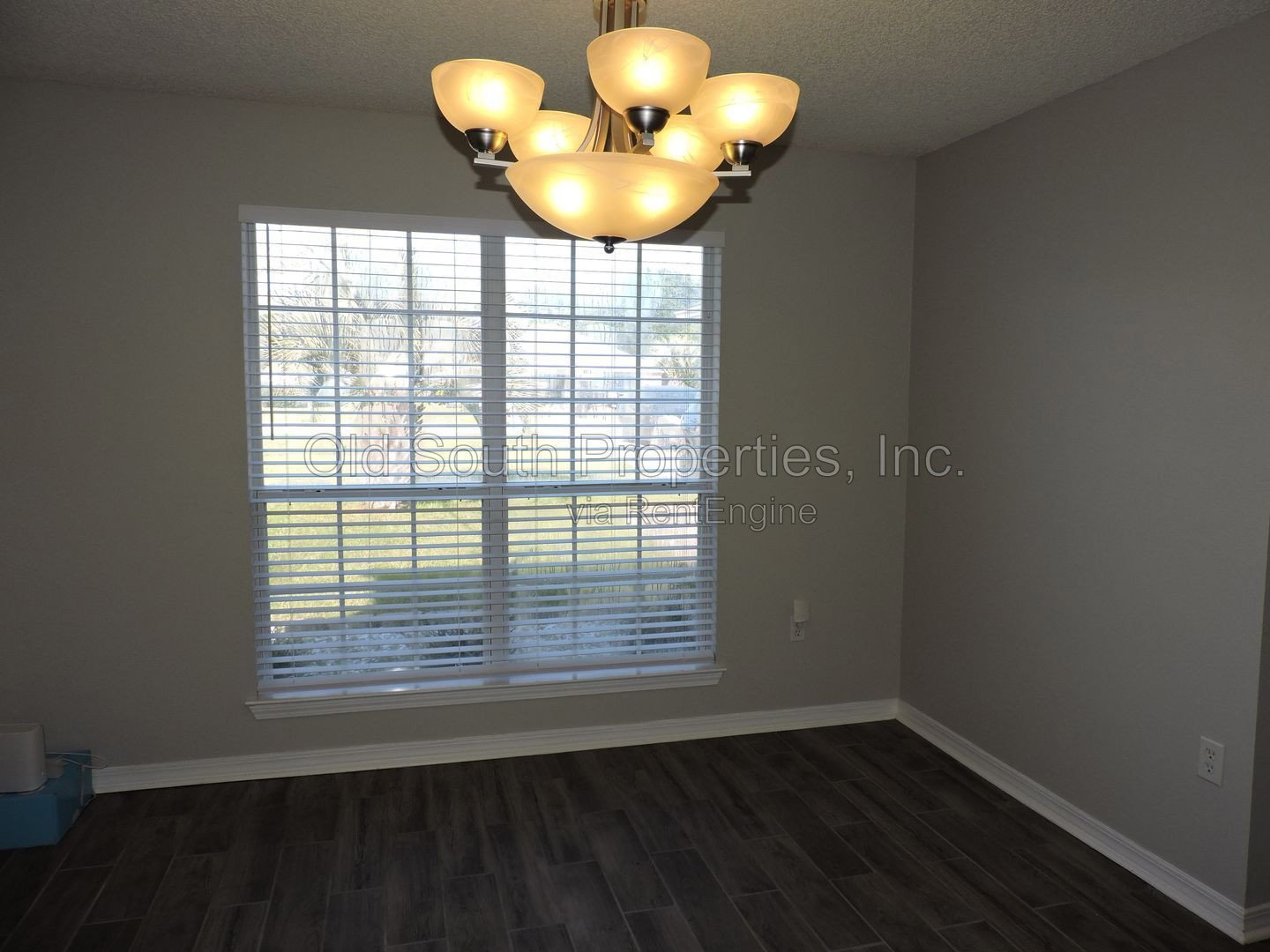 Easy access to bases & shopping! property image