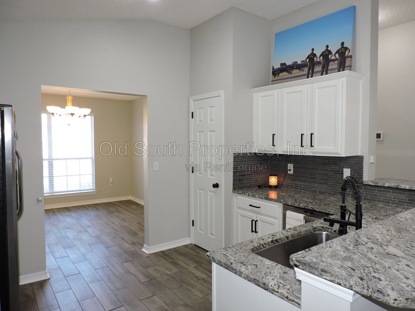 Easy access to bases & shopping! property image