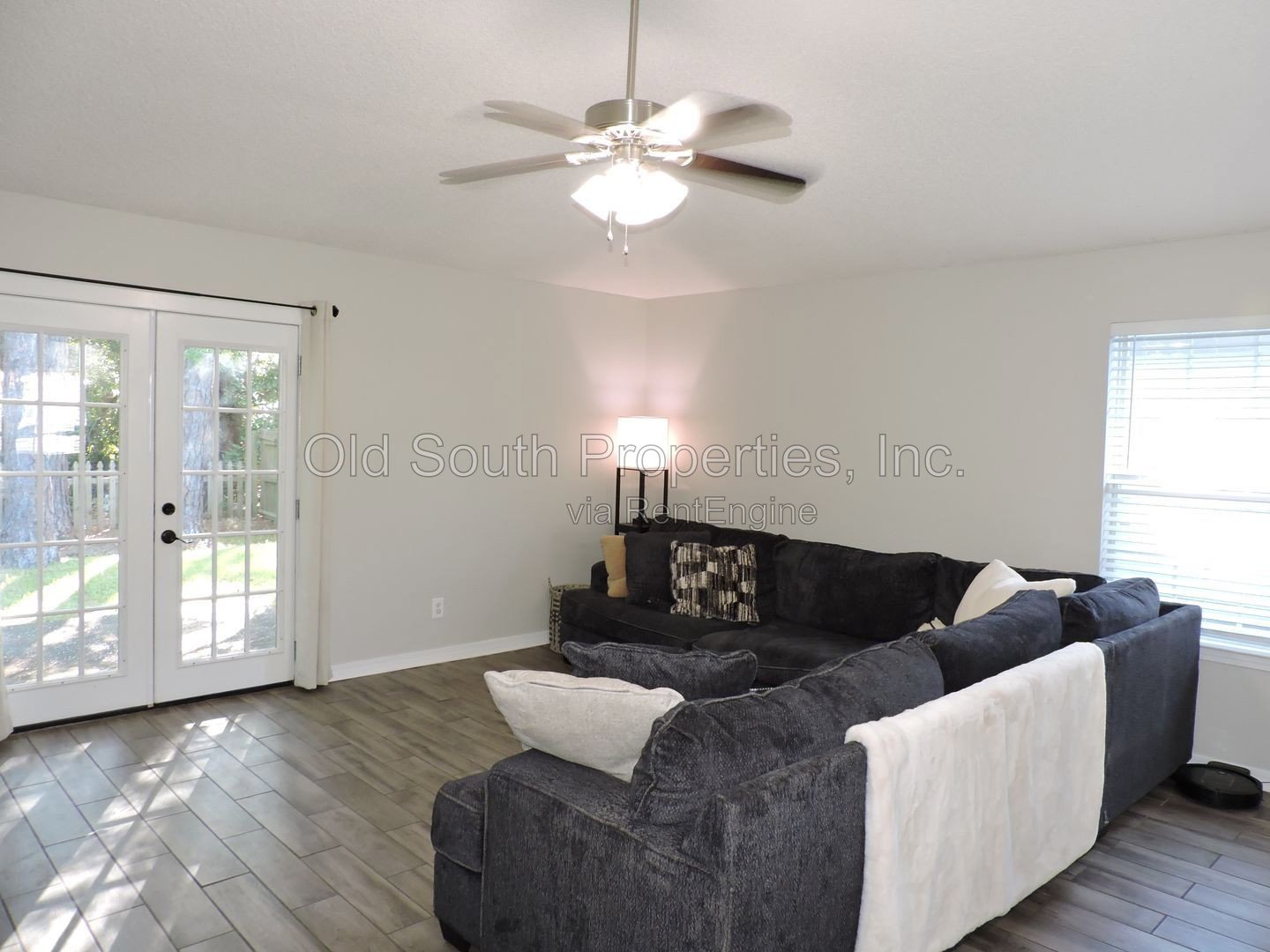 Easy access to bases & shopping! property image