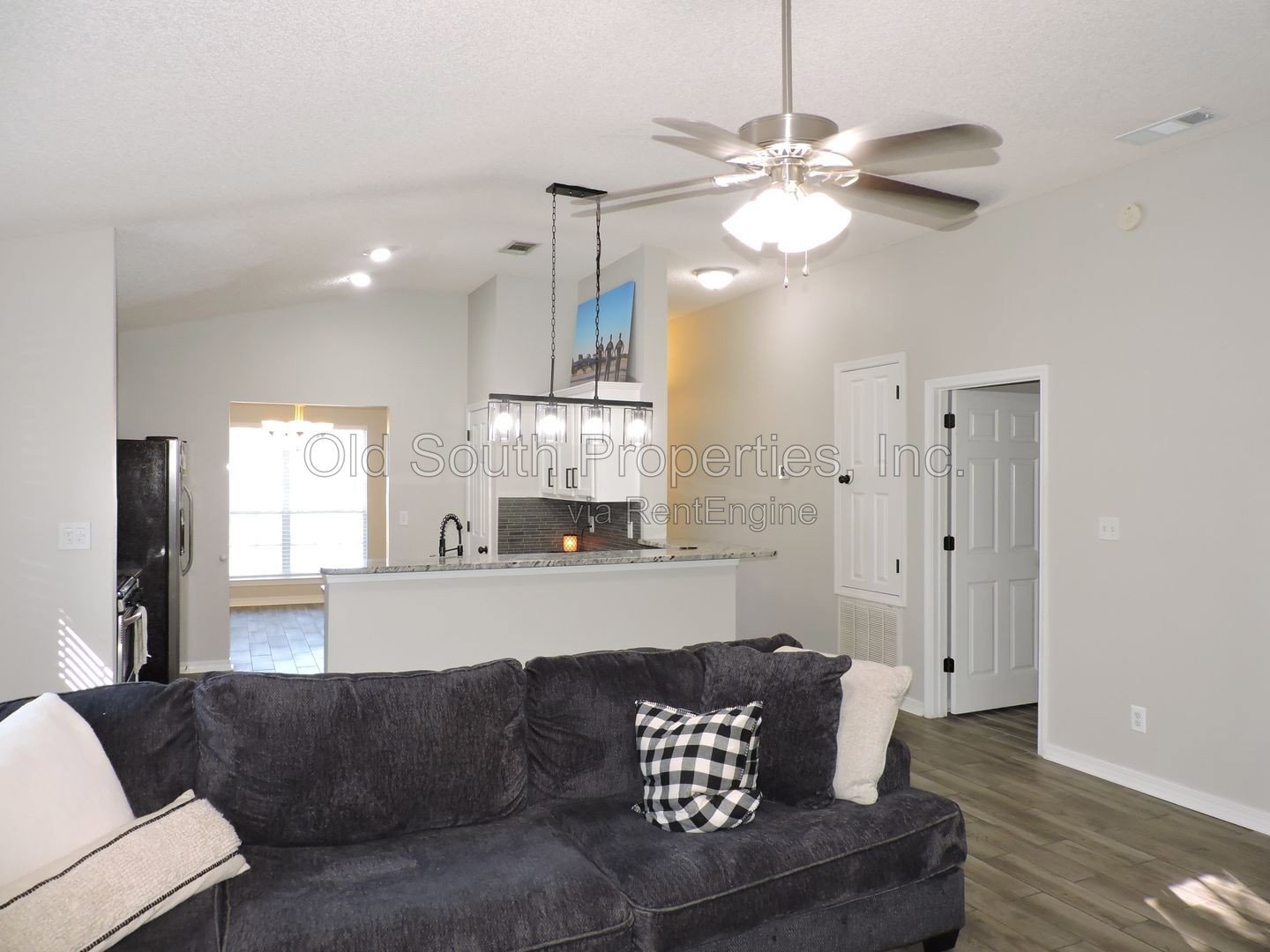 Easy access to bases & shopping! property image
